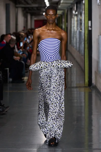 Look 43